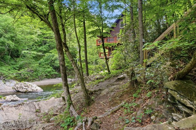1563 Grant Road, Sevierville, TN 37876