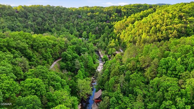 1563 Grant Road, Sevierville, TN 37876