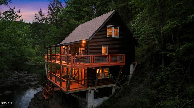 1563 Grant Road, Sevierville, TN 37876