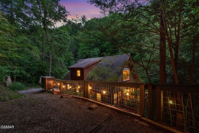 1563 Grant Road, Sevierville, TN 37876