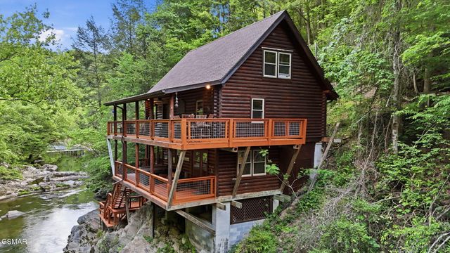 1563 Grant Road, Sevierville, TN 37876