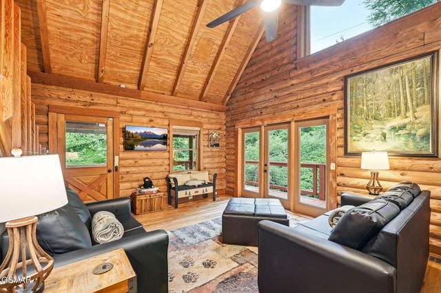 1563 Grant Road, Sevierville, TN 37876
