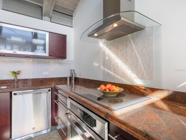 820 WHITFIELD AVENUE, Sarasota, FL 34243