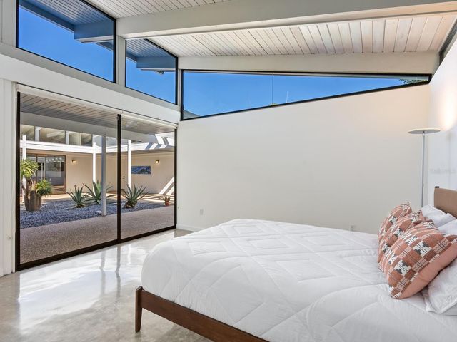 820 WHITFIELD AVENUE, Sarasota, FL 34243