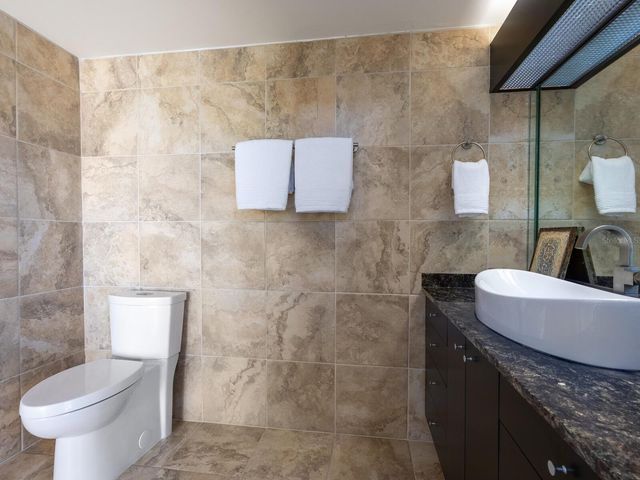 820 WHITFIELD AVENUE, Sarasota, FL 34243