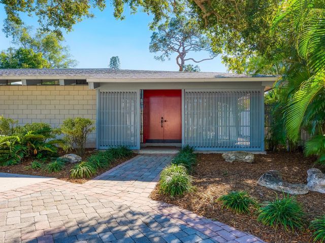 820 WHITFIELD AVENUE, Sarasota, FL 34243