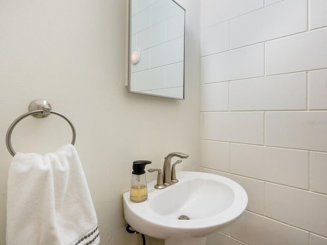 820 WHITFIELD AVENUE, Sarasota, FL 34243