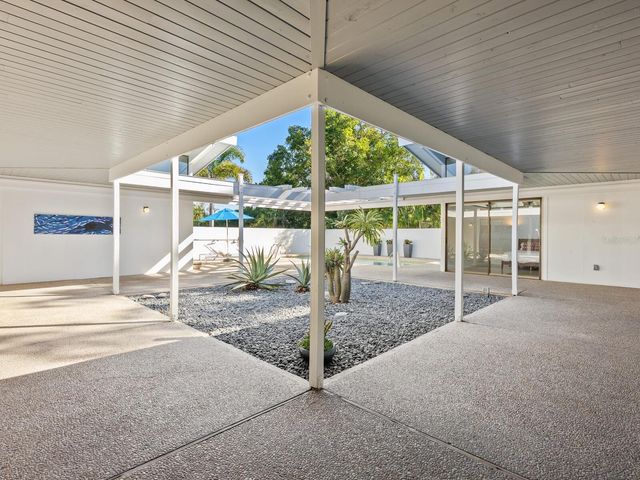 820 WHITFIELD AVENUE, Sarasota, FL 34243