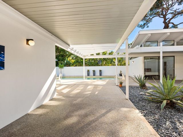 820 WHITFIELD AVENUE, Sarasota, FL 34243