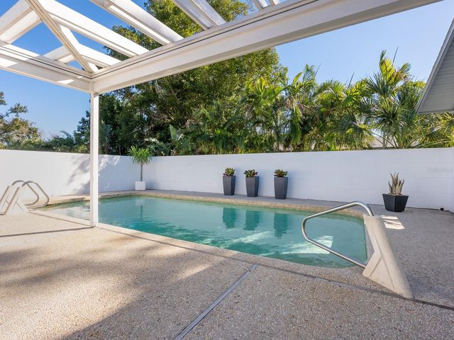 820 WHITFIELD AVENUE, Sarasota, FL 34243