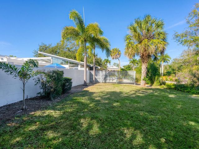 820 WHITFIELD AVENUE, Sarasota, FL 34243