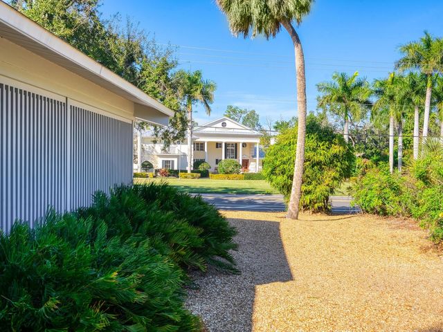 820 WHITFIELD AVENUE, Sarasota, FL 34243