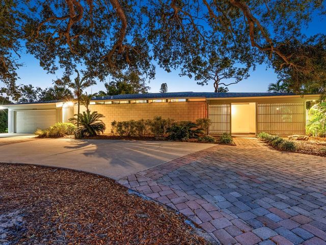 820 WHITFIELD AVENUE, Sarasota, FL 34243