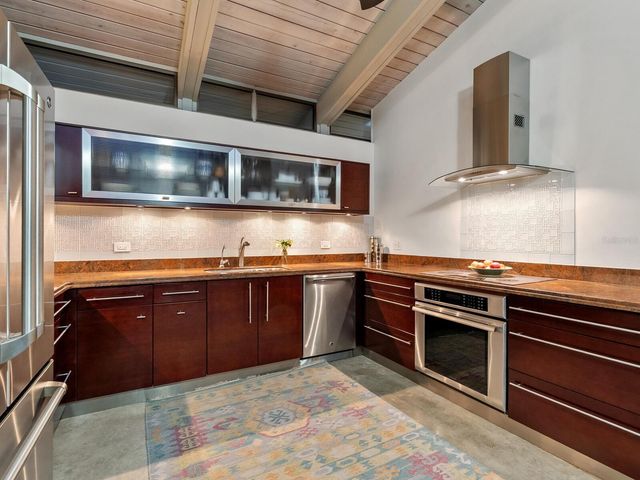 820 WHITFIELD AVENUE, Sarasota, FL 34243