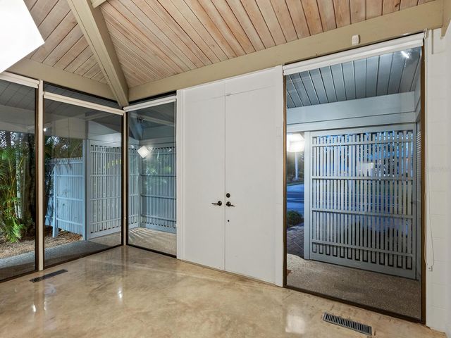 820 WHITFIELD AVENUE, Sarasota, FL 34243