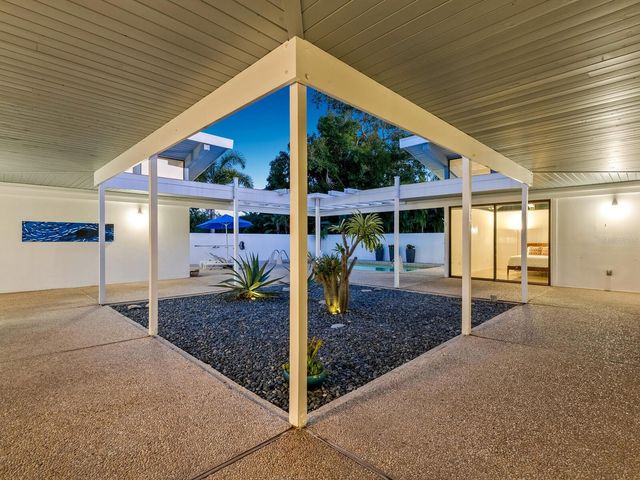 820 WHITFIELD AVENUE, Sarasota, FL 34243