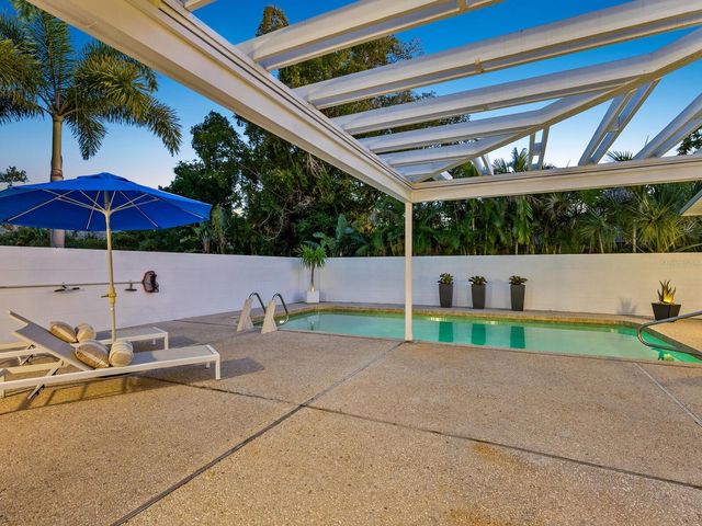 820 WHITFIELD AVENUE, Sarasota, FL 34243