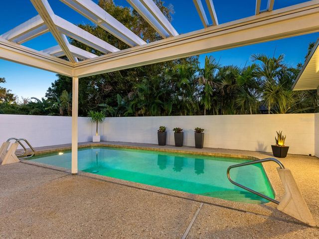 820 WHITFIELD AVENUE, Sarasota, FL 34243