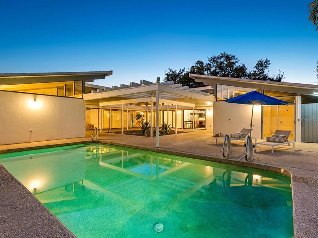 820 WHITFIELD AVENUE, Sarasota, FL 34243