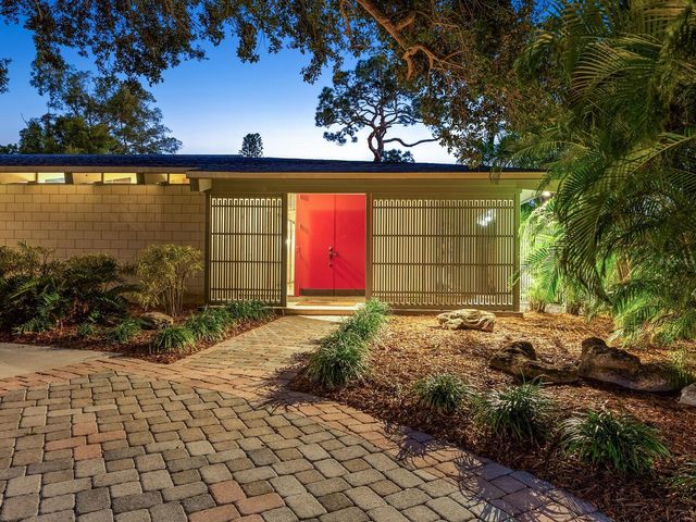 820 WHITFIELD AVENUE, Sarasota, FL 34243