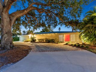 820 WHITFIELD AVENUE, Sarasota, FL 34243