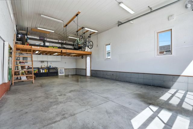 11889 N Forest Drive, Syracuse, IN 46567