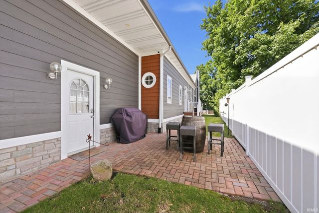 11889 N Forest Drive, Syracuse, IN 46567
