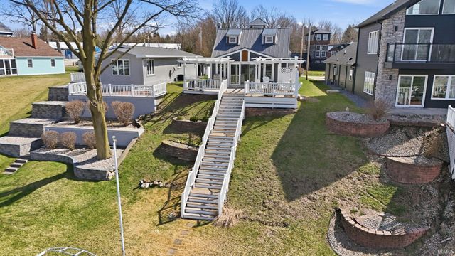 11889 N Forest Drive, Syracuse, IN 46567