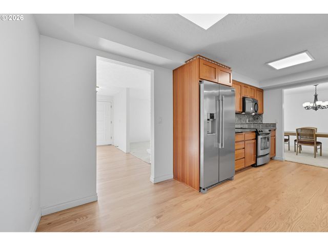 13525 Sw Fircrest Ct, Beaverton, OR 97008