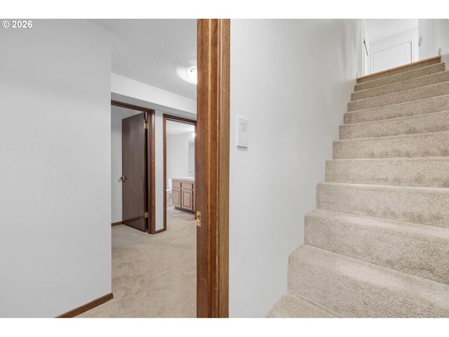 13525 Sw Fircrest Ct, Beaverton, OR 97008