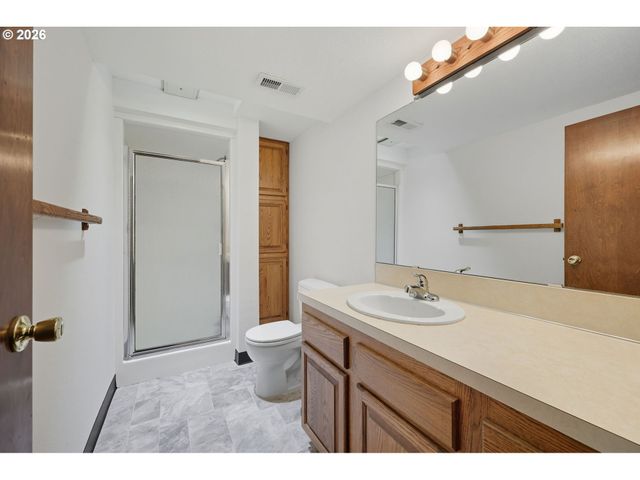 13525 Sw Fircrest Ct, Beaverton, OR 97008