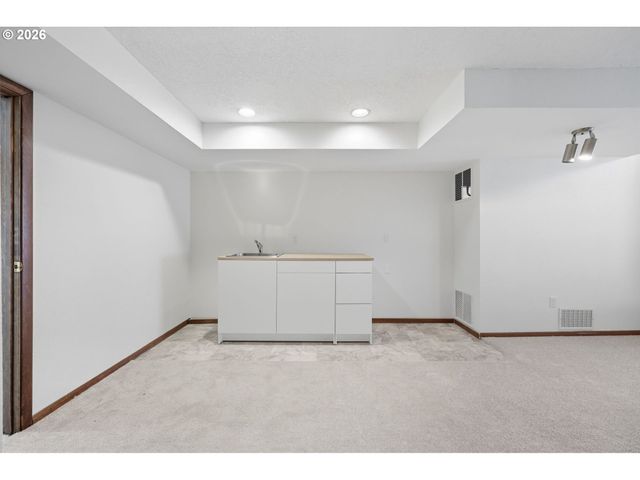 13525 Sw Fircrest Ct, Beaverton, OR 97008