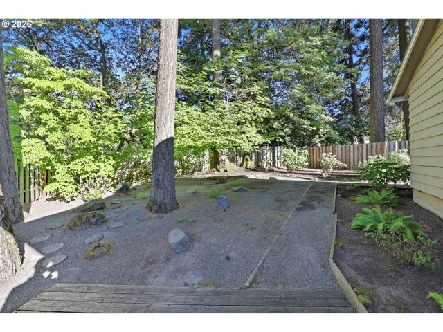 13525 Sw Fircrest Ct, Beaverton, OR 97008