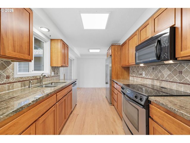 13525 Sw Fircrest Ct, Beaverton, OR 97008