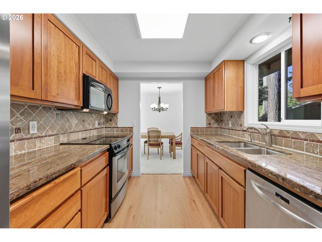 13525 Sw Fircrest Ct, Beaverton, OR 97008