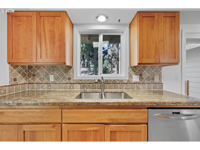 13525 Sw Fircrest Ct, Beaverton, OR 97008