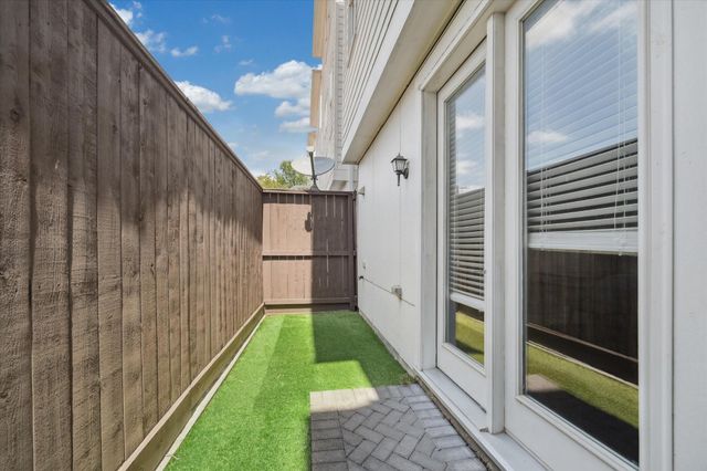 2006 Lou Ellen Lane H, Houston, TX 77018