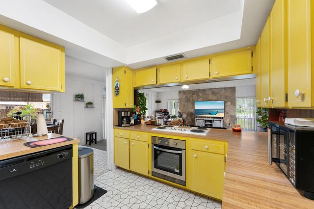 1675 E Breezy Lane, West Palm Beach, FL 33417