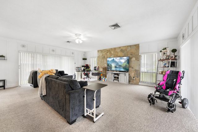 1675 E Breezy Lane, West Palm Beach, FL 33417