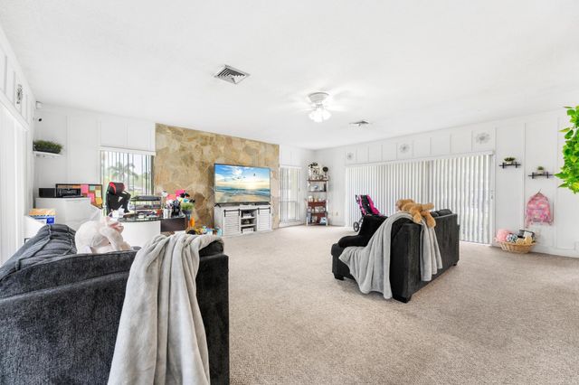 1675 E Breezy Lane, West Palm Beach, FL 33417
