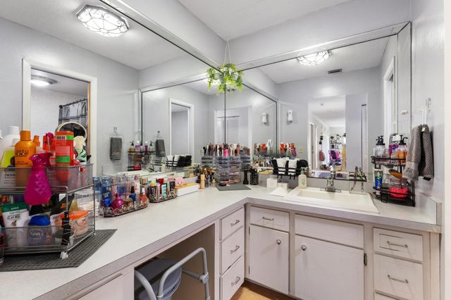 1675 E Breezy Lane, West Palm Beach, FL 33417