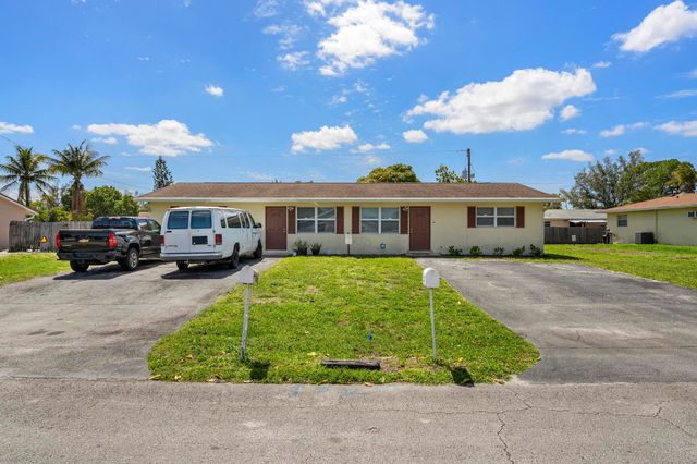 1675 E Breezy Lane, West Palm Beach, FL 33417