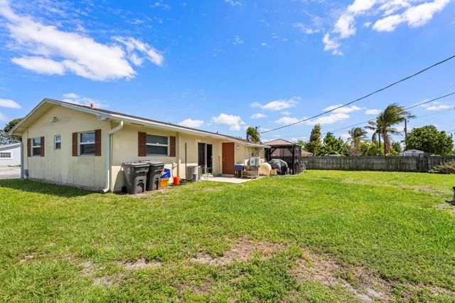 1675 E Breezy Lane, West Palm Beach, FL 33417