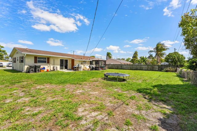 1675 E Breezy Lane, West Palm Beach, FL 33417