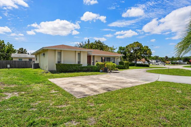 1675 E Breezy Lane, West Palm Beach, FL 33417
