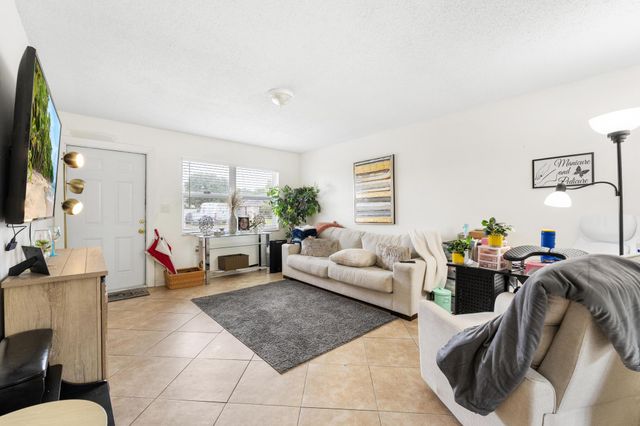 1675 E Breezy Lane, West Palm Beach, FL 33417