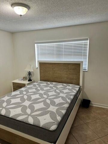 1675 E Breezy Lane, West Palm Beach, FL 33417
