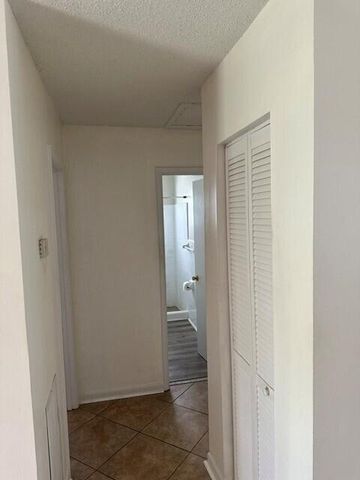 1675 E Breezy Lane, West Palm Beach, FL 33417