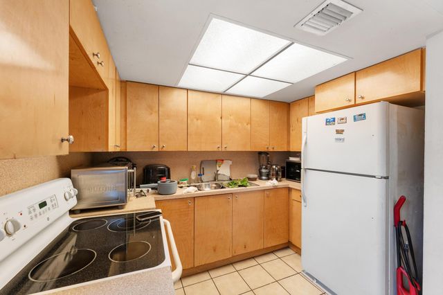 1675 E Breezy Lane, West Palm Beach, FL 33417