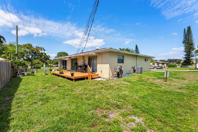 1675 E Breezy Lane, West Palm Beach, FL 33417